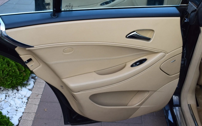 Mercedes-Benz CLS cena 56000 przebieg: 261000, rok produkcji 2007 z Warszawa małe 497